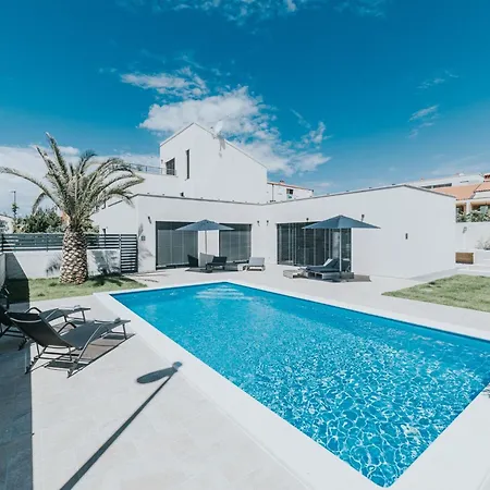 Vakantiehuis Haus In Novigrad Mit Privatem Pool By Interhome *